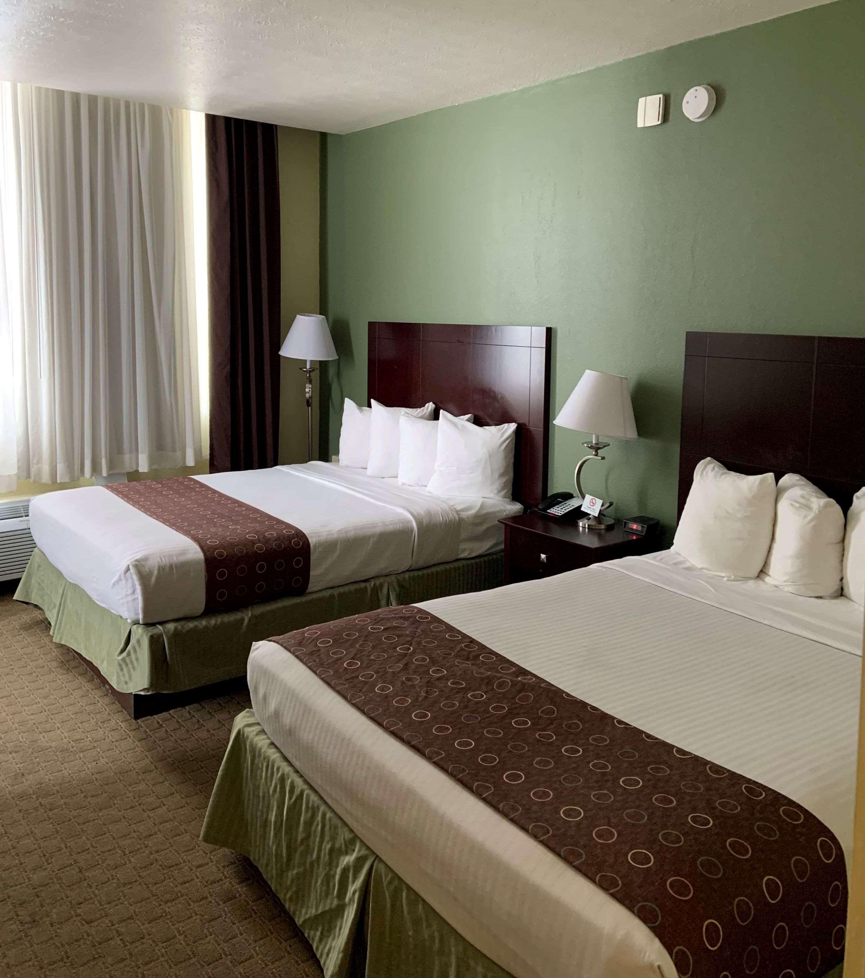 Best Western Airport Inn & Suites Cleveland Brook Park Esterno foto