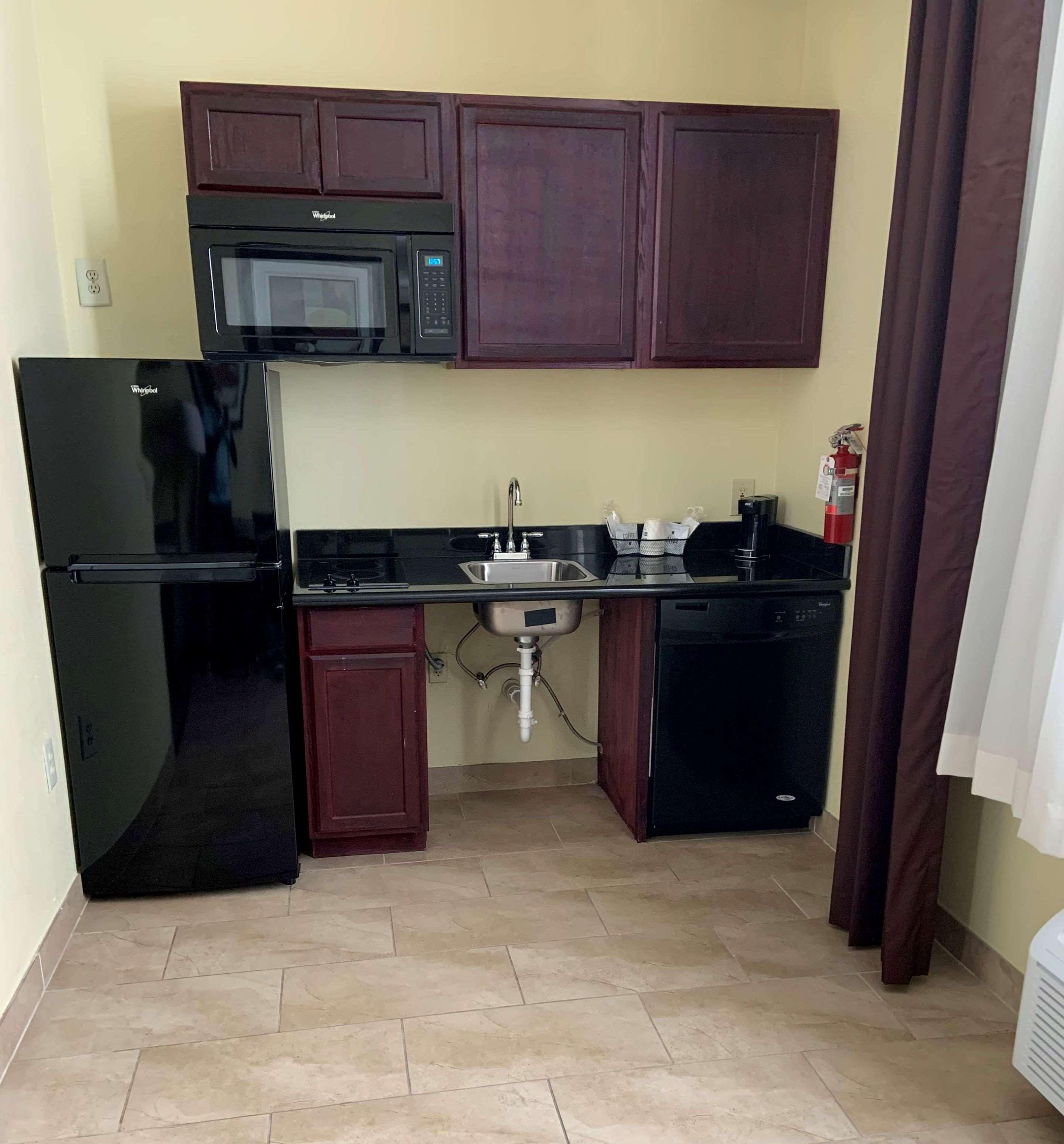 Best Western Airport Inn & Suites Cleveland Brook Park Esterno foto