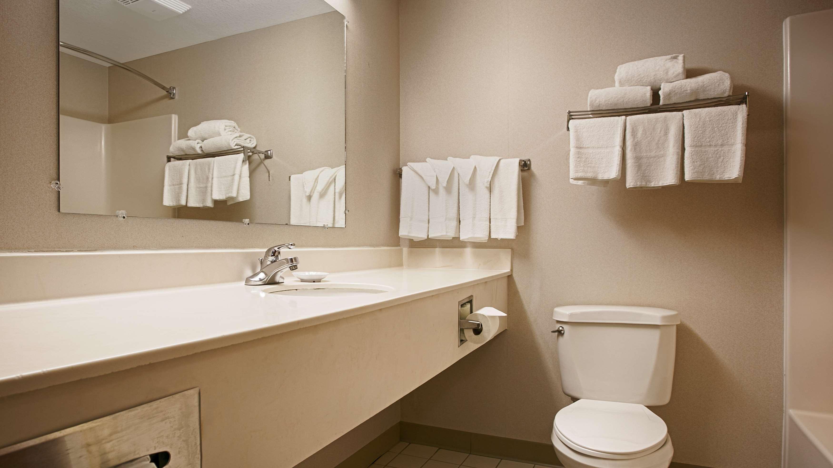 Best Western Airport Inn & Suites Cleveland Brook Park Esterno foto