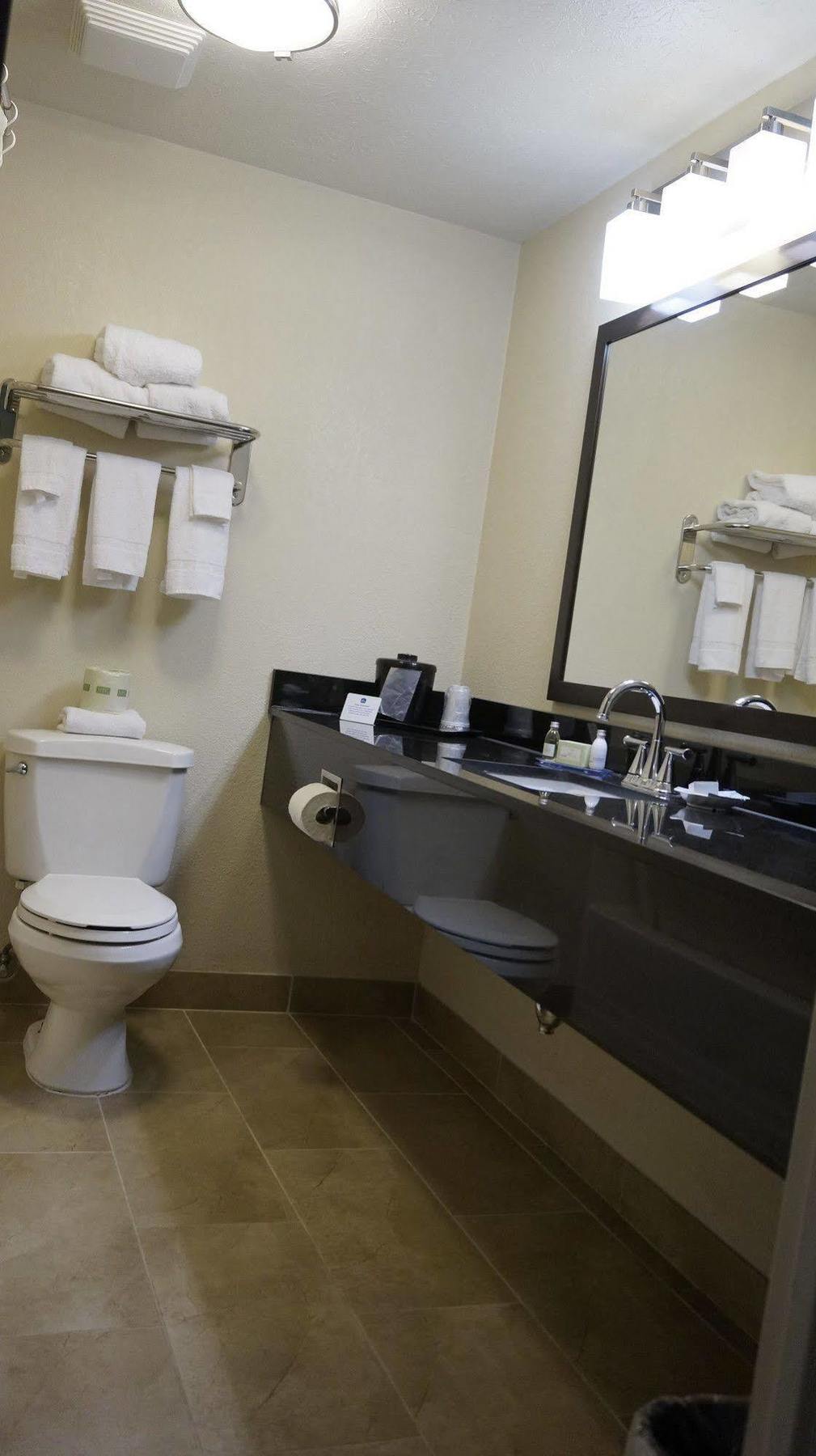 Best Western Airport Inn & Suites Cleveland Brook Park Esterno foto