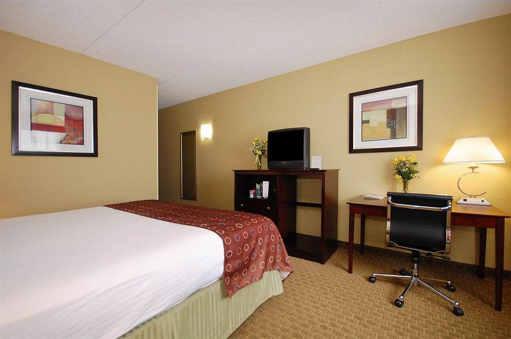 Best Western Airport Inn & Suites Cleveland Brook Park Esterno foto
